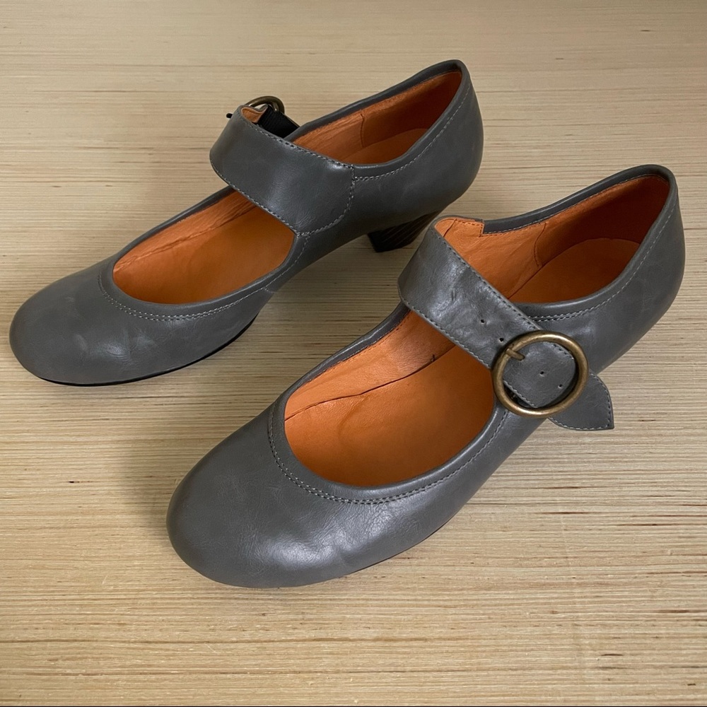 Chelsea Crew Gray Leather Low Heels 41